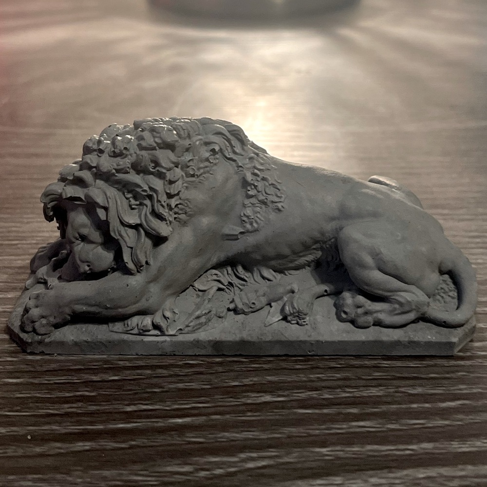 The lion sleeps • Concrete statue • Decoration